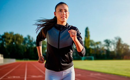 Девушка на пробежке